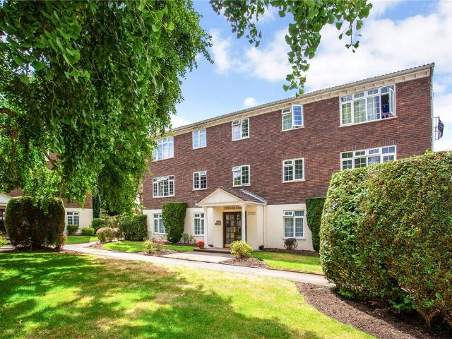 Flat for rent in Blackhills, Surrey