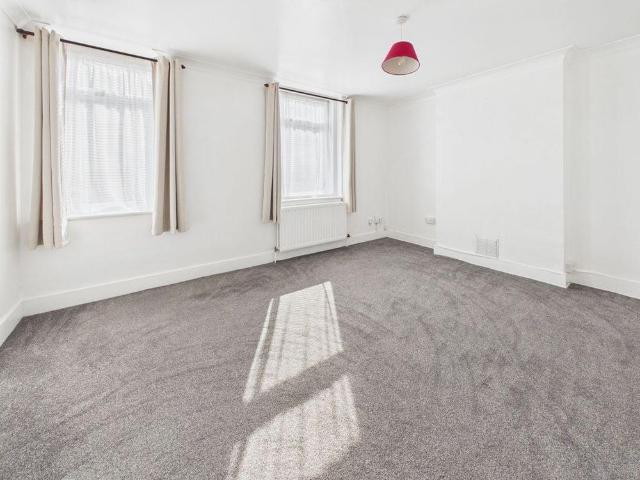 Apartment for rent in Caterham, Tandridge