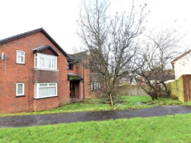 Flat for rent in Bellshill, Douglas Park Cottages