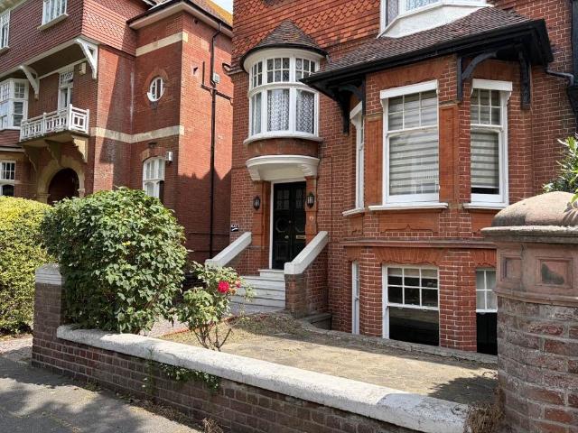Flat for rent in Aldrington