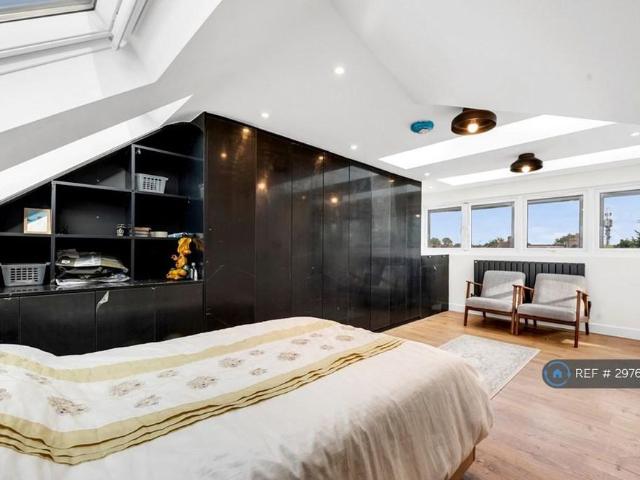 Apartment for rent in Lane, Greater London