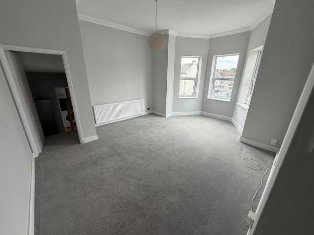 Apartment for rent in Newbury Park, Greater London