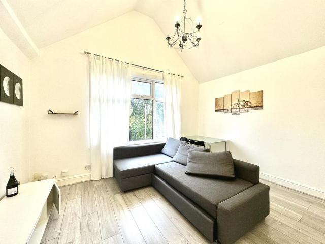 Apartment for rent in Finchley, Isle Of Man