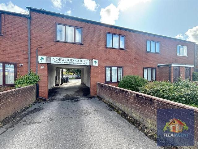 Flat for rent in Southport, Meols Cop