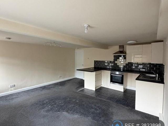 Flat for rent in Claremount, Halifax