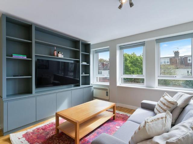 Flat for rent in London Borough of Richmond upon Thames, Greater London