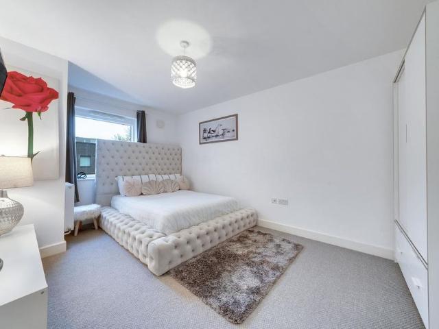 Apartment for rent in London Borough of Lewisham, Ladywell