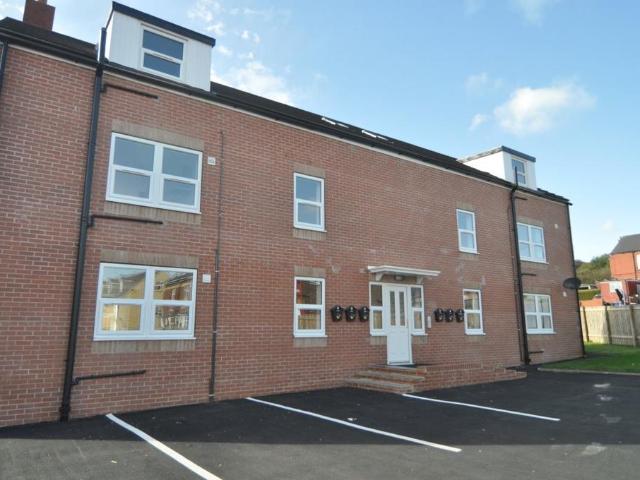 Flat for rent in Jump, South Yorkshire