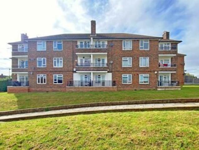 Apartment for rent in Harold Hill, Greater London