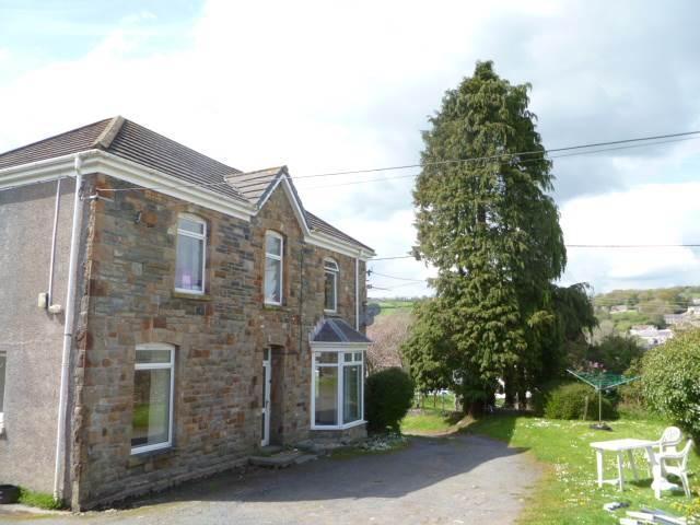 Flat for rent in Pontyberem, Wales