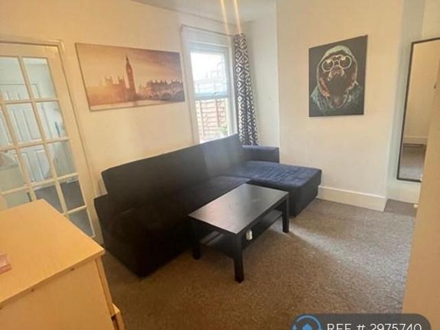 Flat for rent in Reading