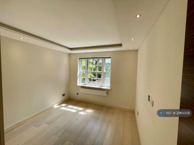 Apartment for rent in Weybridge, Elmbridge