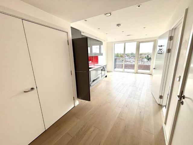 Apartment for rent in Fole, Surrey