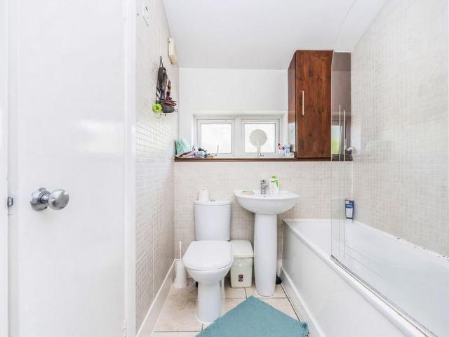 Apartment for rent in Pinner, Greater London