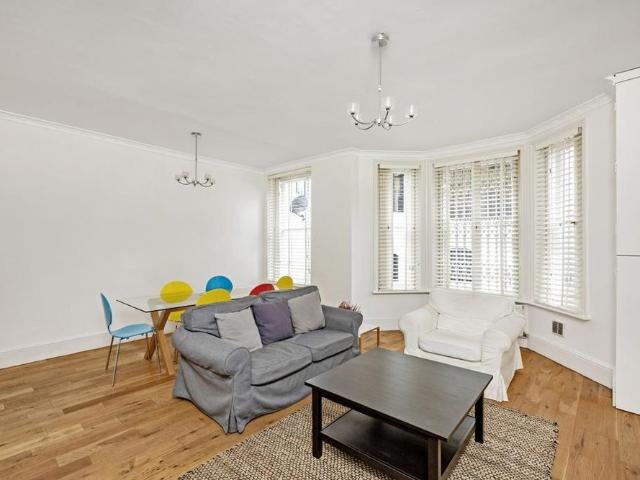 Apartment for rent in Kensington, Greater London