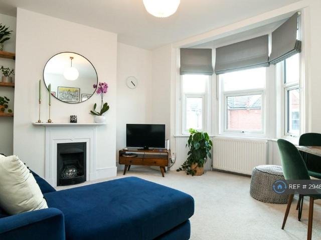 Flat for rent in Aldrington
