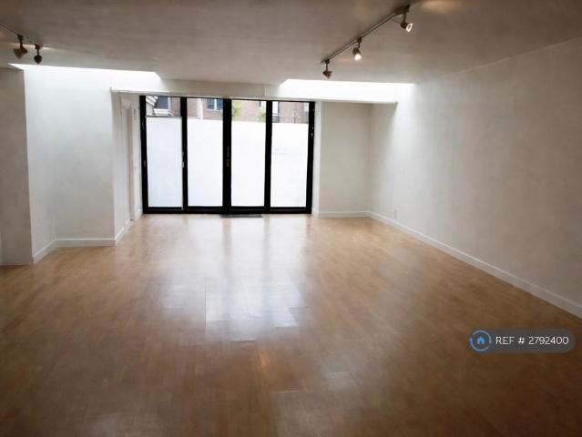 Flat for rent in Battersea, Greater London
