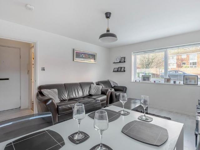 Apartment for rent in St Albans, Five Acres