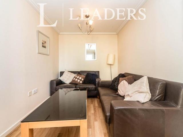 Apartment for rent in Horsell, Woking