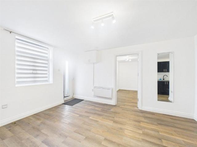 Apartment for rent in Rush Green, Greater London
