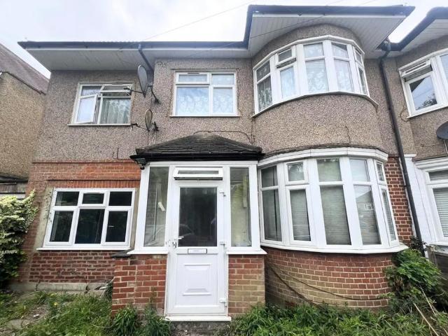 Flat for rent in Wealdstone, Greater London