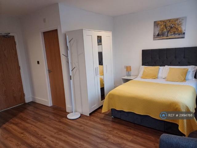 Flat for rent in Baswich, Staffordshire