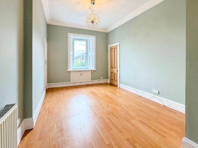Flat for rent in Hillside, Leith