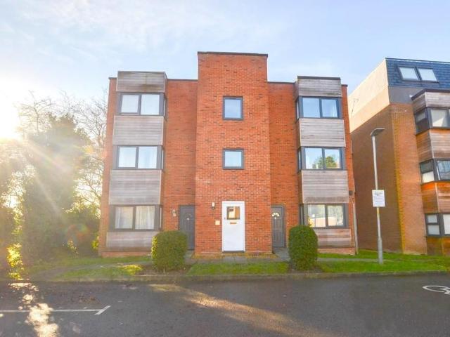 Flat for rent in Fishers Green, Shephall