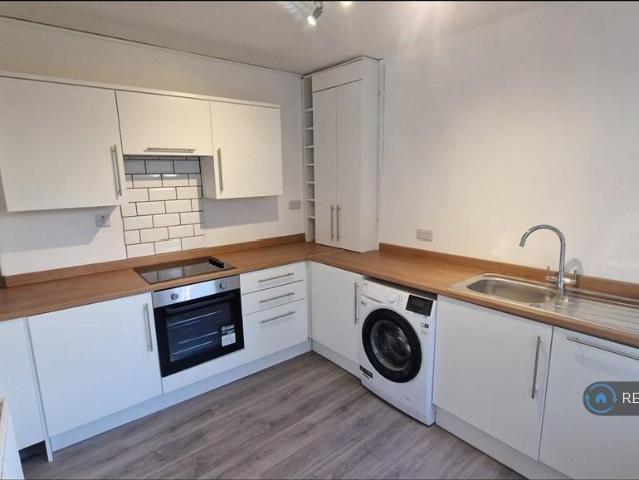 Flat for rent in Allt-yr-yn, Wales