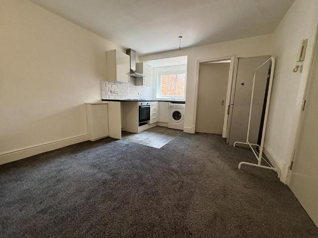 Flat for rent in Squires Gate, Blackpool