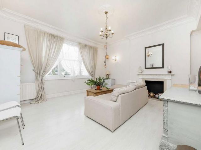 Apartment for rent in Swiss Cottage, Greater London