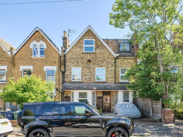 Flat for rent in Brunswick Park, Greater London