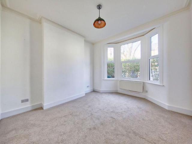 Apartment for rent in Earlsfield, Greater London