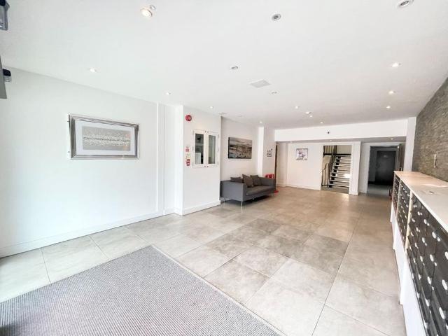 Apartment for rent in Lane, Greater London