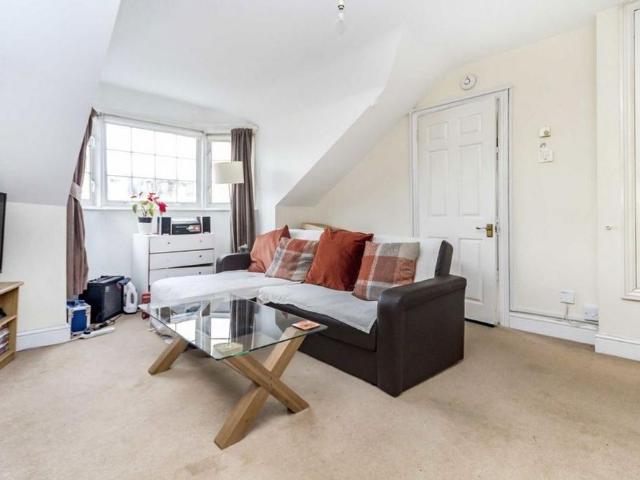 Apartment for rent in Surbiton, Greater London