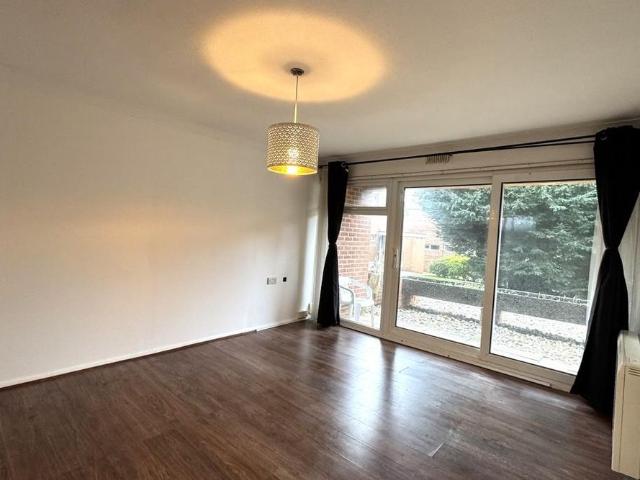 Apartment for rent in Elmfield, Leicestershire