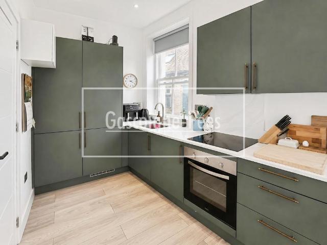 Flat for rent in Rose Hill, Pachesham Park