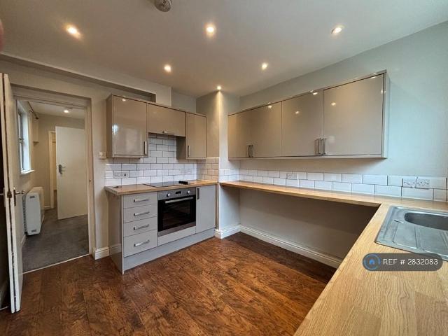 Flat for rent in Rumwell, Somerset