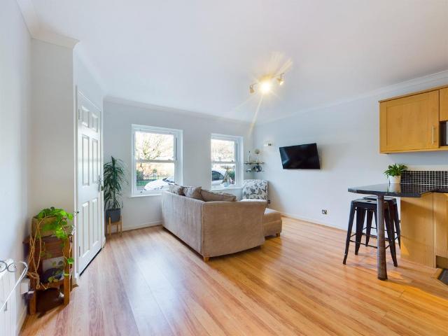 Flat for rent in Thistleboon, Mumbles ,the