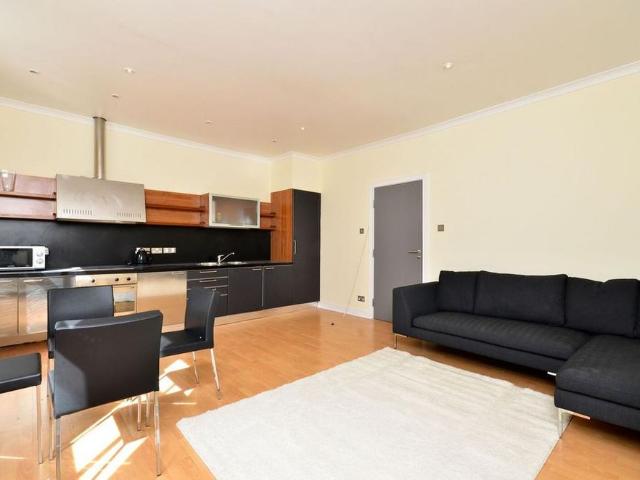 Apartment for rent in Kensington, Greater London