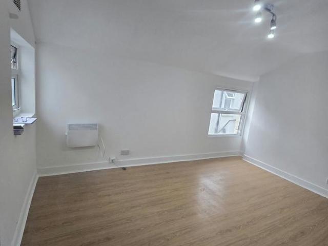 Apartment for rent in London Borough of Barking and Dagenham, Greater London