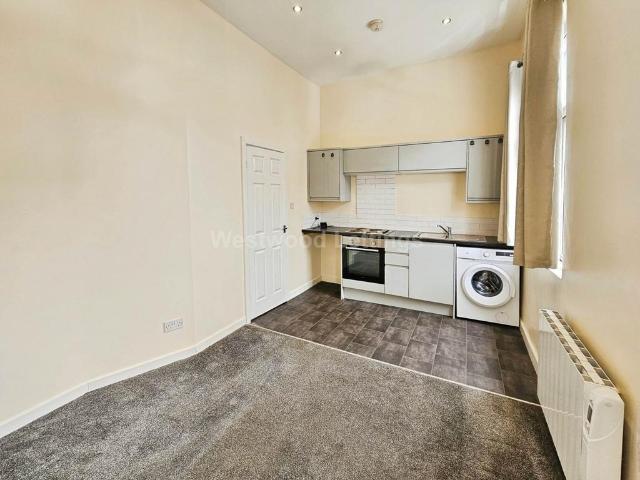 Flat for rent in Kingsley Moor, Staffordshire