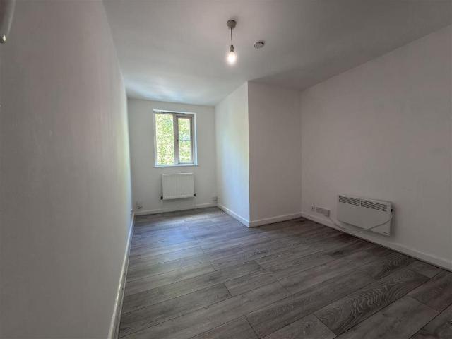 Flat for rent in Newtown, Reading