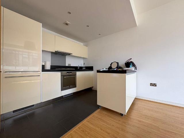 Flat for rent in London Borough of Hounslow, Greater London