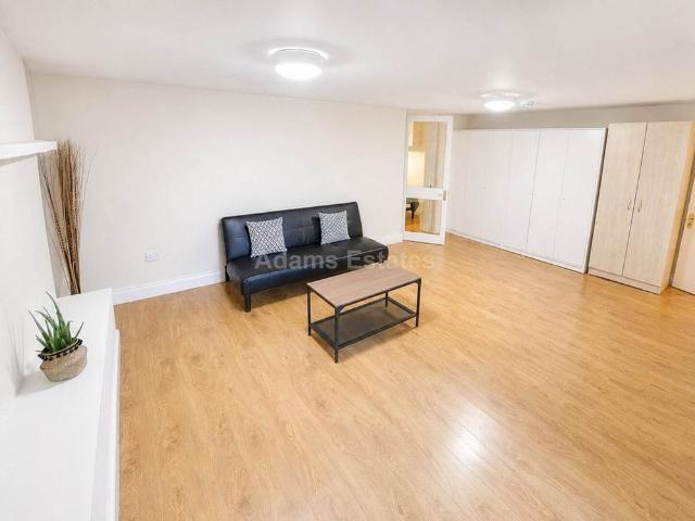Apartment for rent in Newtown, Reading