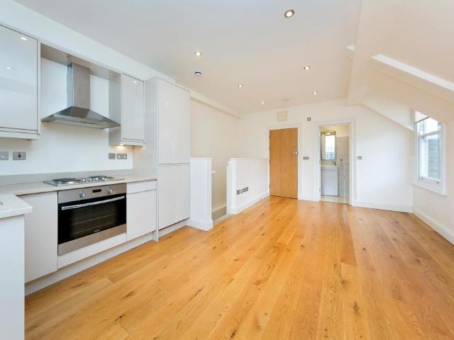 Flat for rent in Kew, Greater London