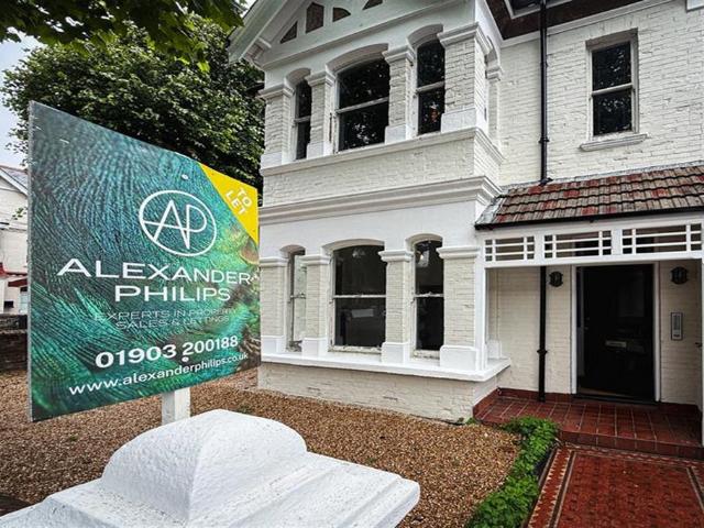 Flat for rent in Worthing, West Sussex