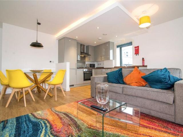 Apartment for rent in London Borough of Hounslow, Strand