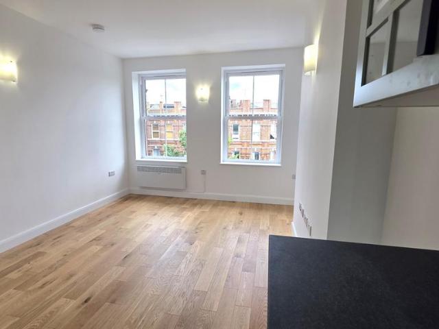 Flat for rent in Kilburn, Greater London