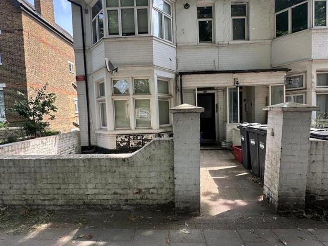 Flat for rent in London Borough of Hounslow, Greater London